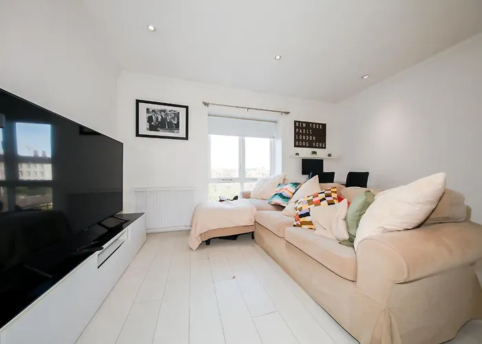 Stylish And Trendy 2Br Apartment Near City Centre