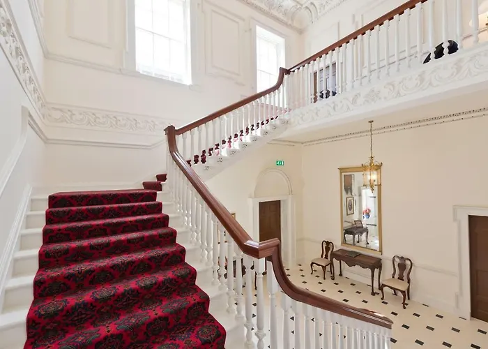 Henrietta Suites City Centre