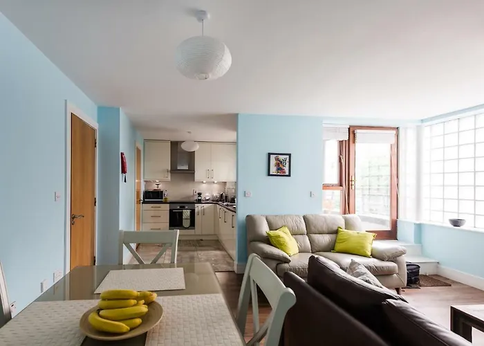 Spacious 2-Bedroom Apartment Near O\'Connell St