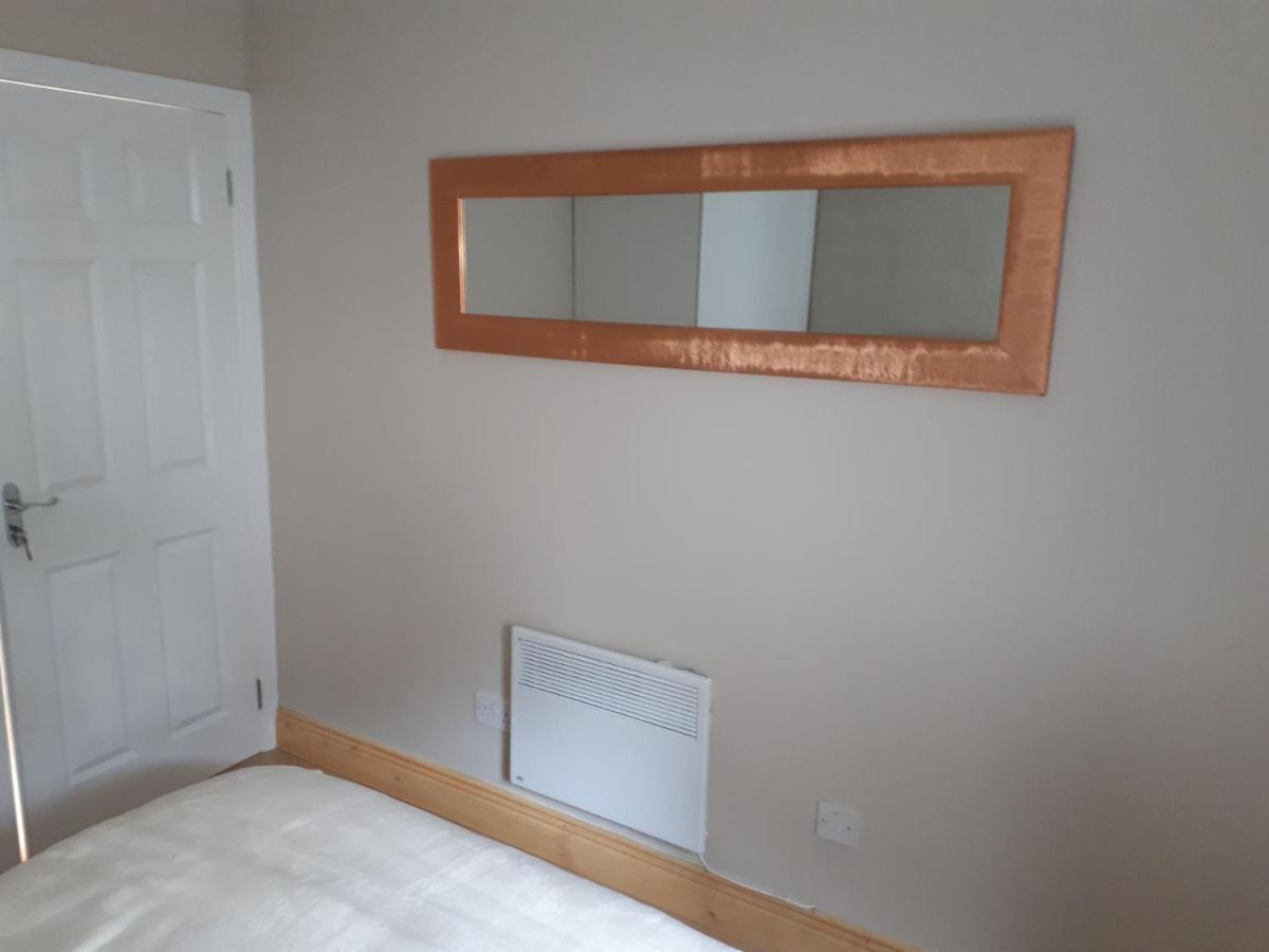 One Double Bedroom Flat Apartment *
