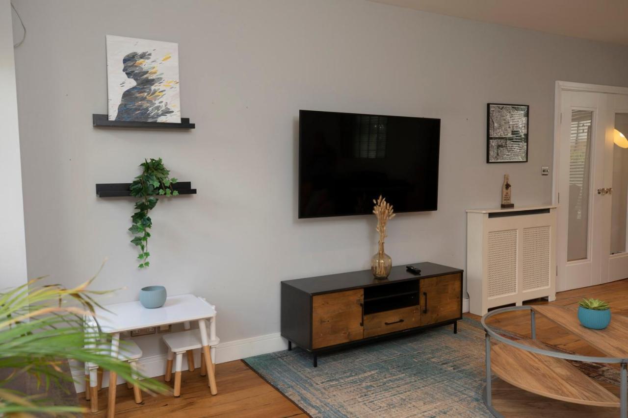 Vakantiehuis Guestready - Spacious 3br House With Patio Dublin