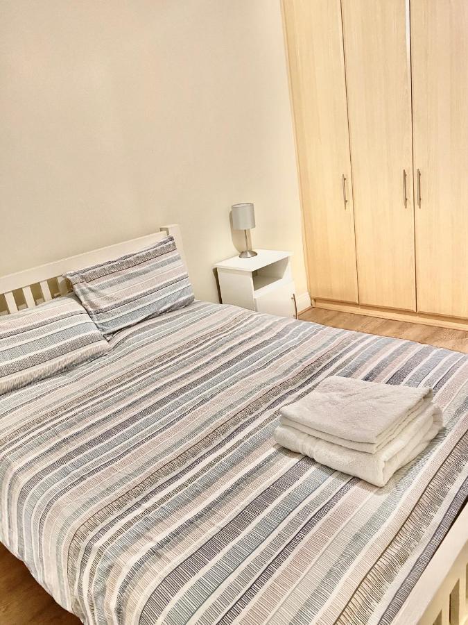 Lovely 2 Bedroom In Apartment *