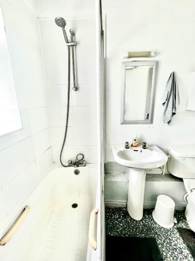 Custom House, 1 Room, 1