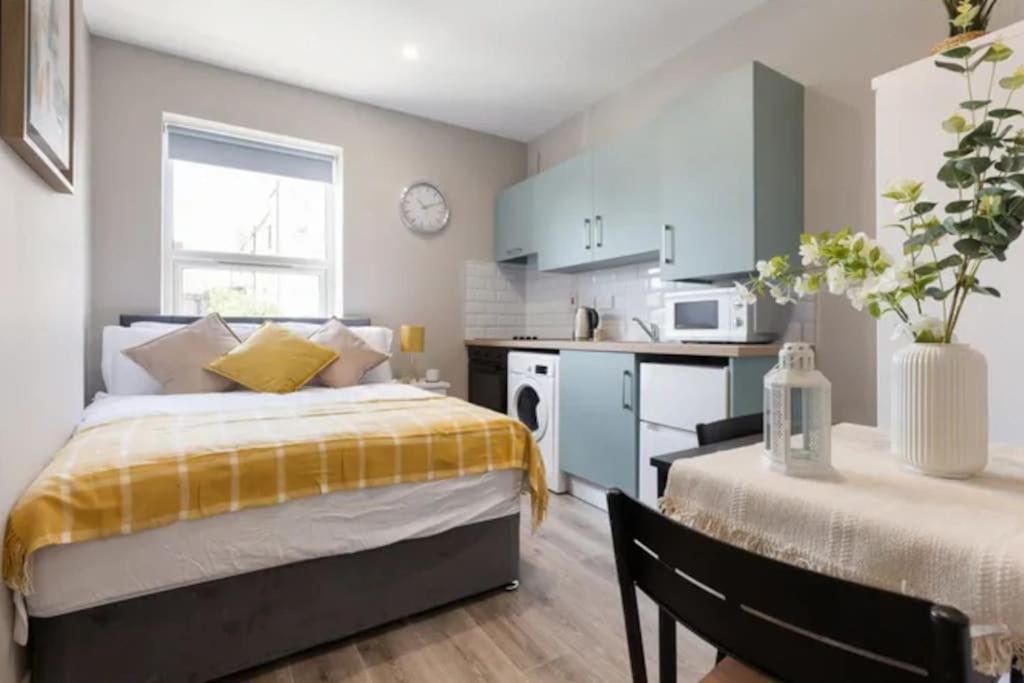 Private Cosy Studio - A1 Location *