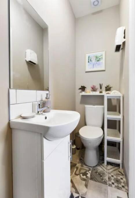 Private Cosy Studio - A1 Location Dublin