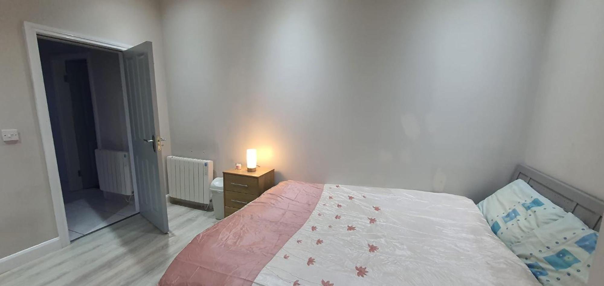 With Private Kitchen Apartment *