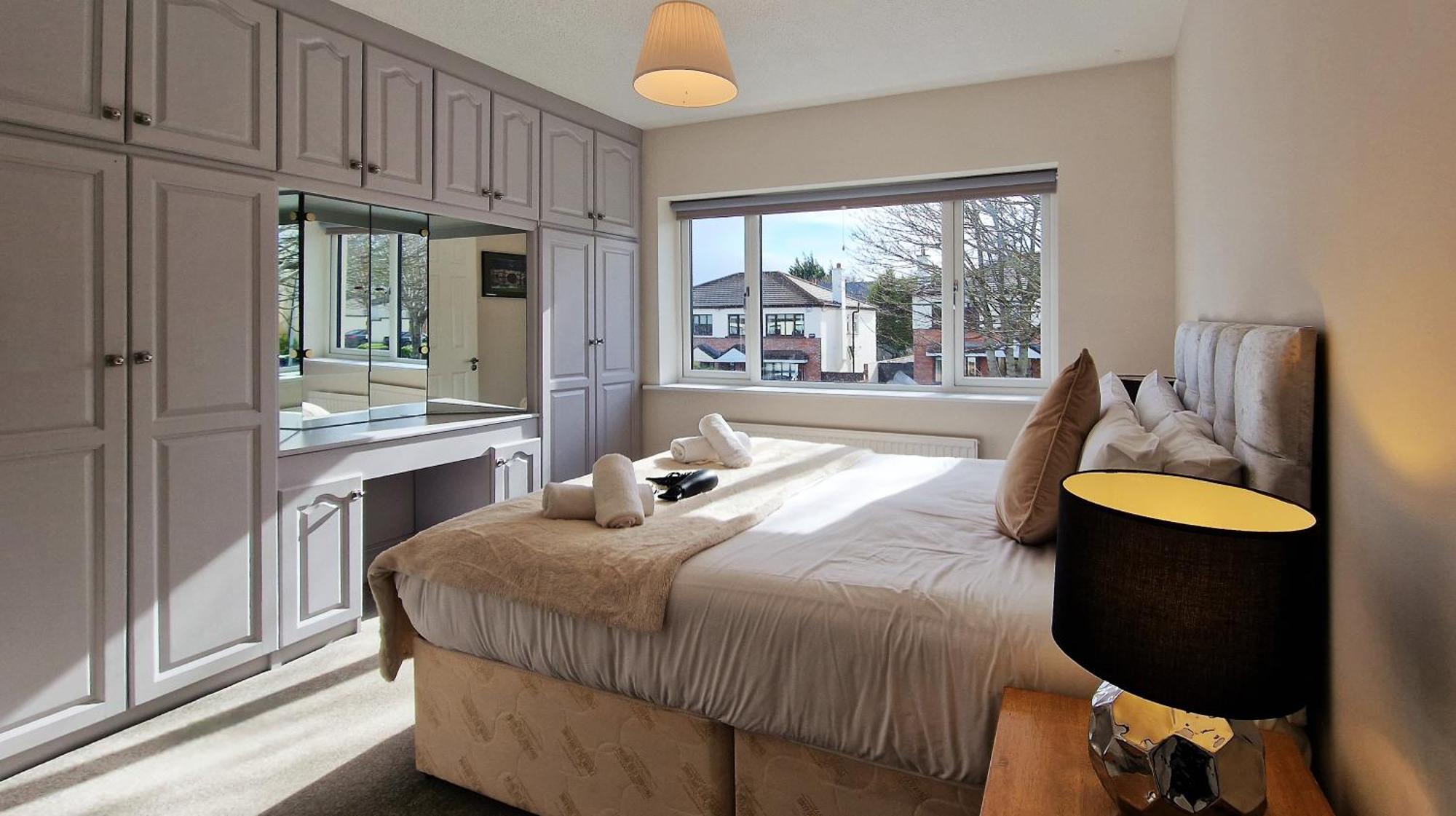 Holiday home 2 Minute Walk To Luas Dublin