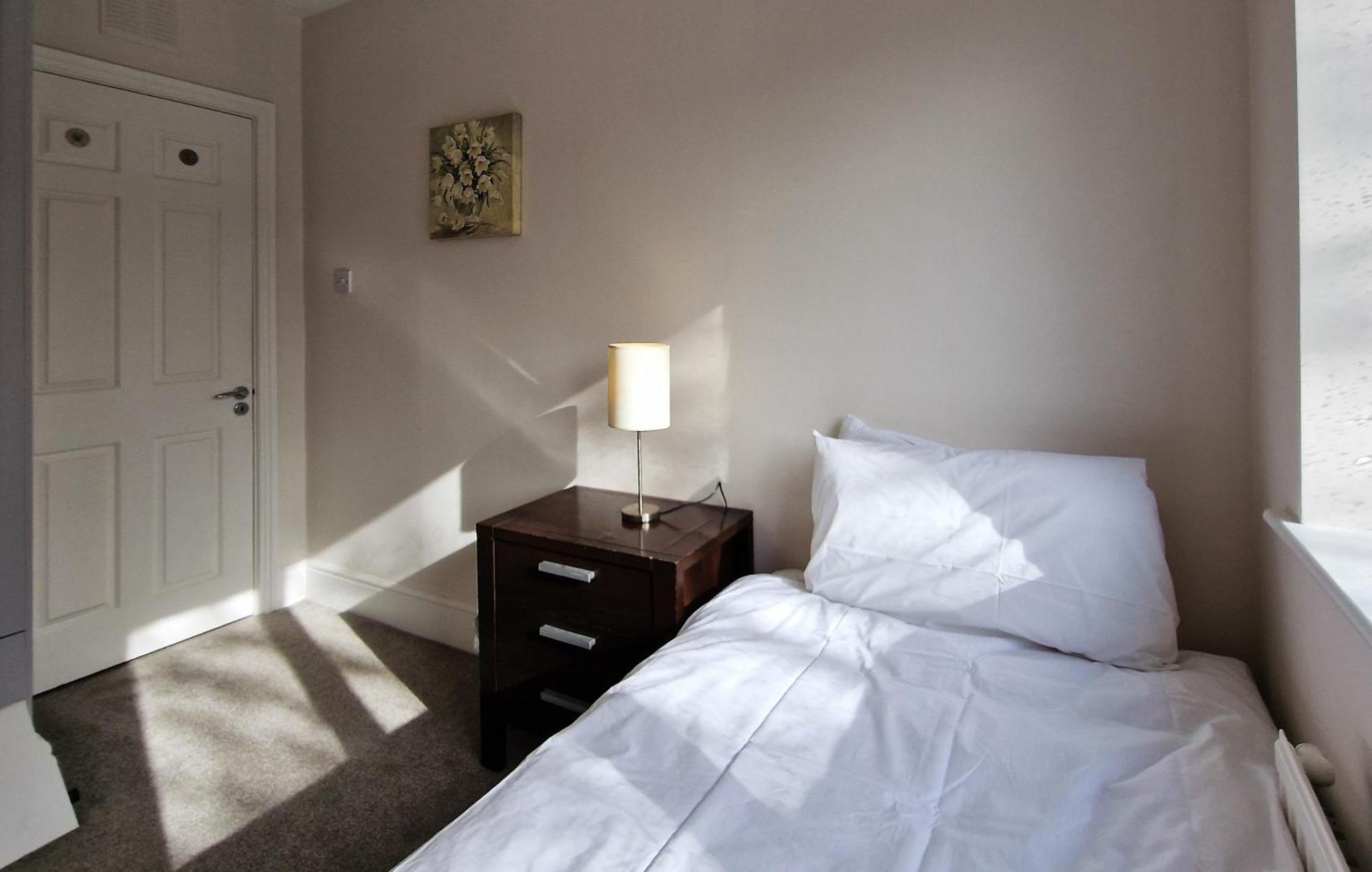 2 Minute Walk To Luas Holiday home *