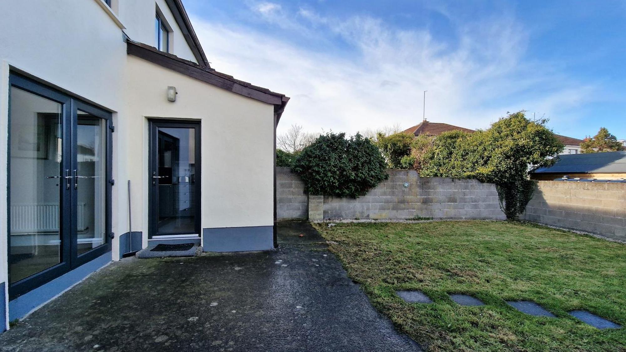 Holiday home 2 Minute Walk To Luas *