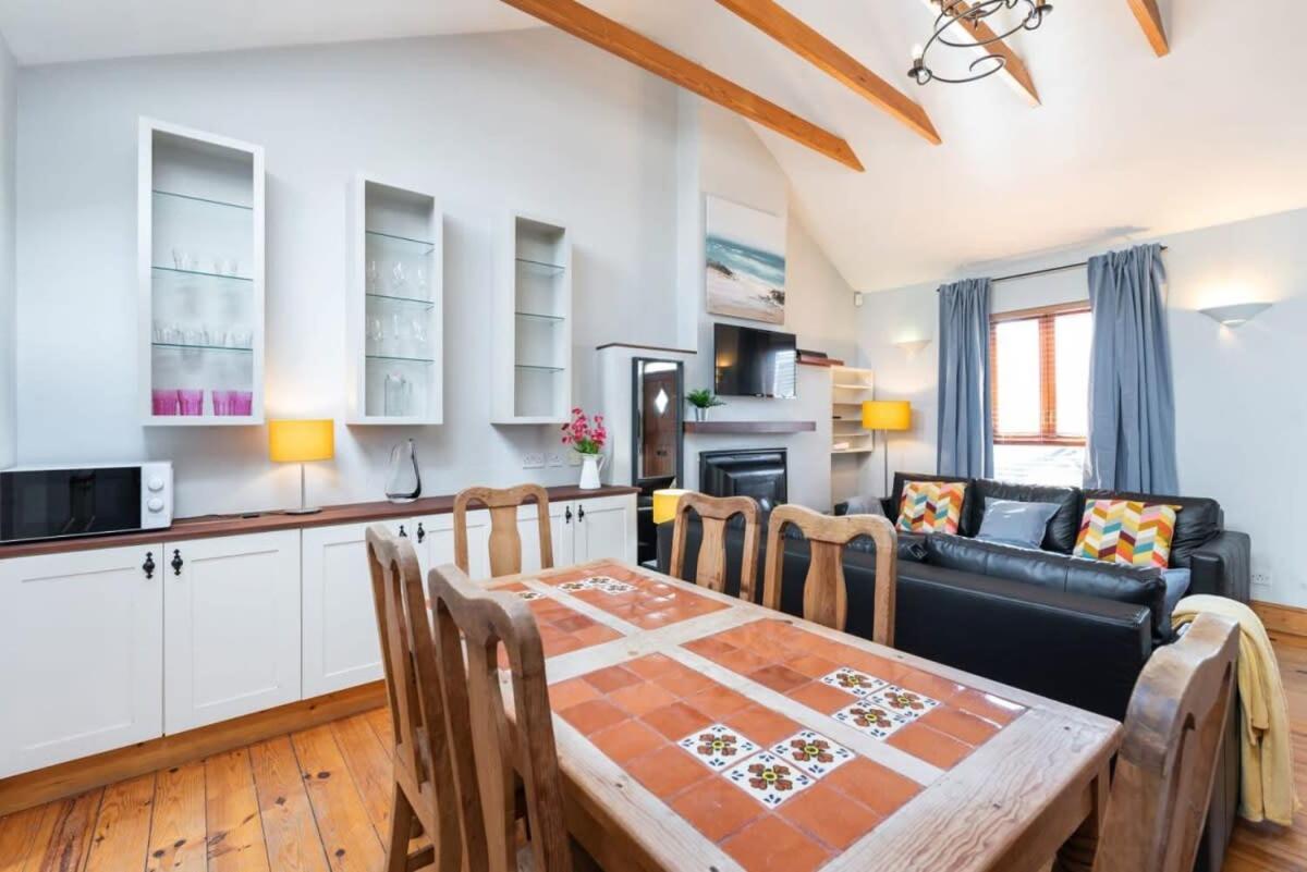 Beautiful Location Fast Wifi N Tv Holiday home Dublin