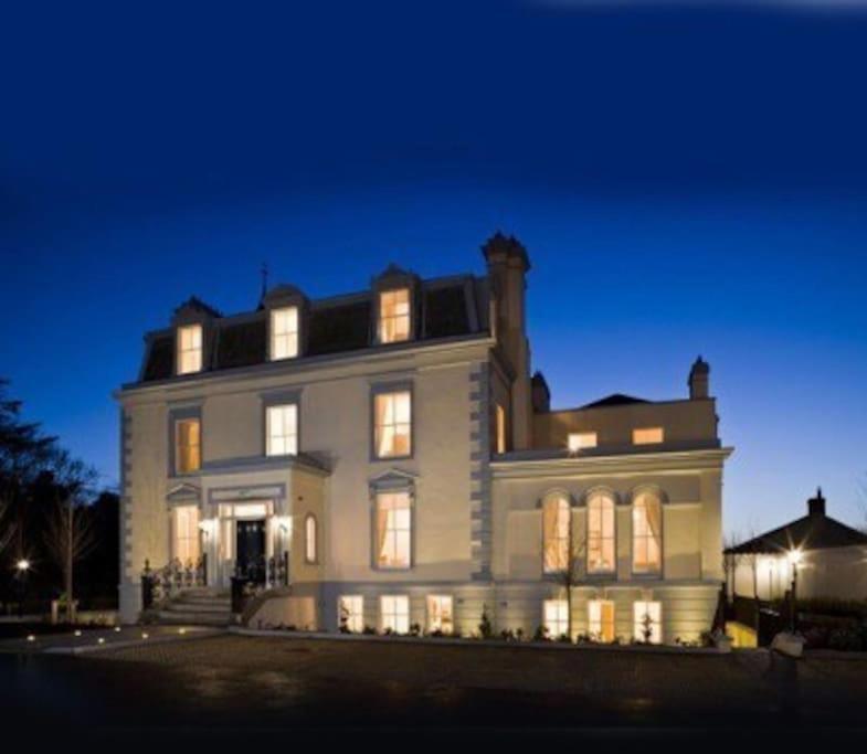 Award Winning, 2 Bedroom Apartment.10mins To City Apartment *