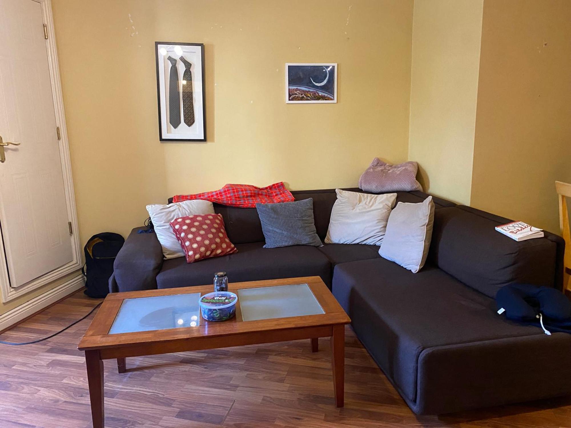 Comfy Near Airport With Free Parking Homestay *