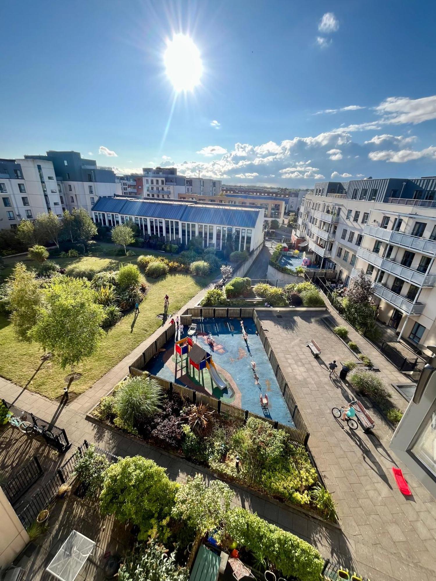 Luxurious Entire With Grand Living Space And Panoramic Balcony Views Homestay Dublin