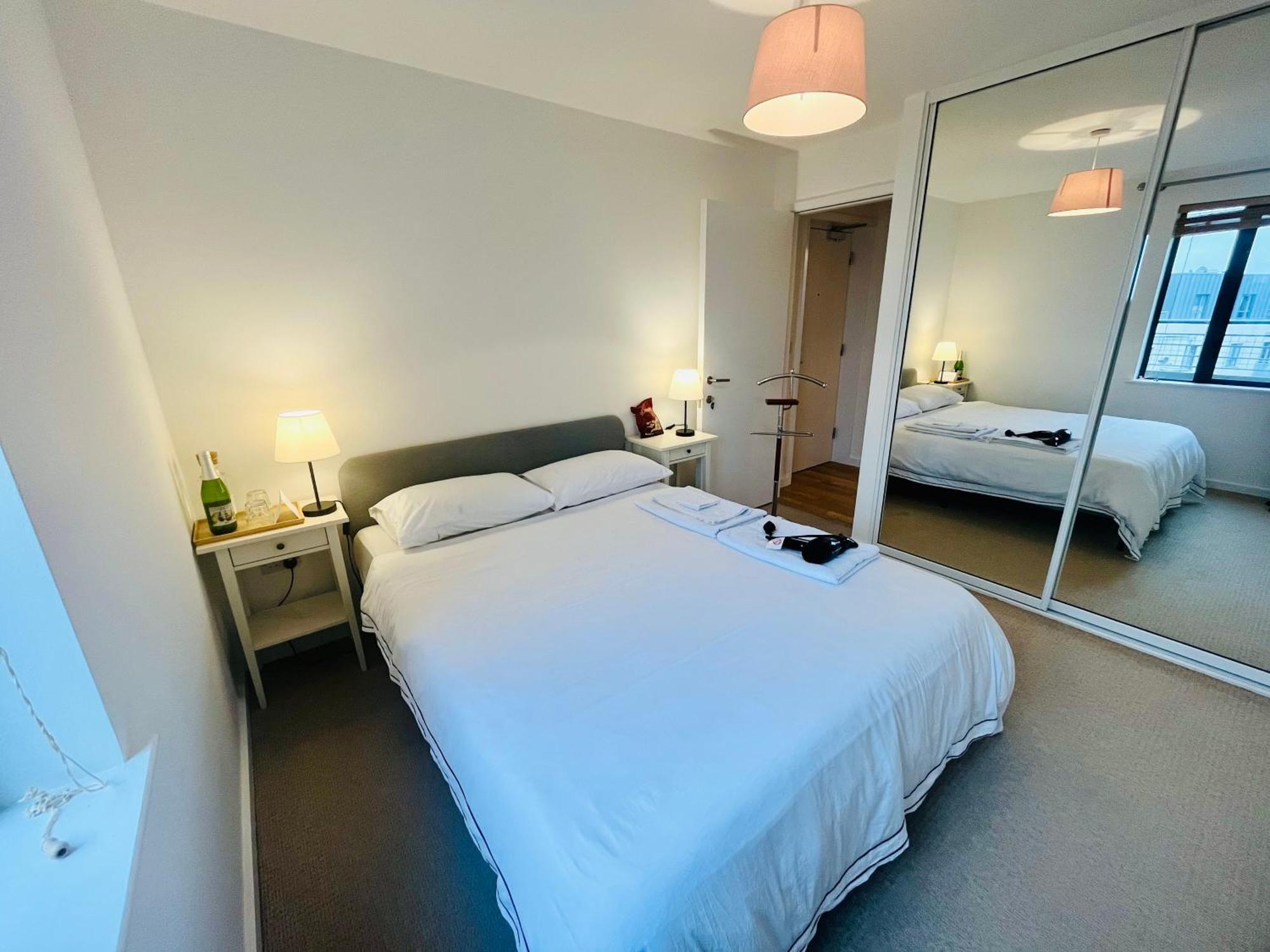 Luxurious Entire With Grand Living Space And Panoramic Balcony Views Homestay *