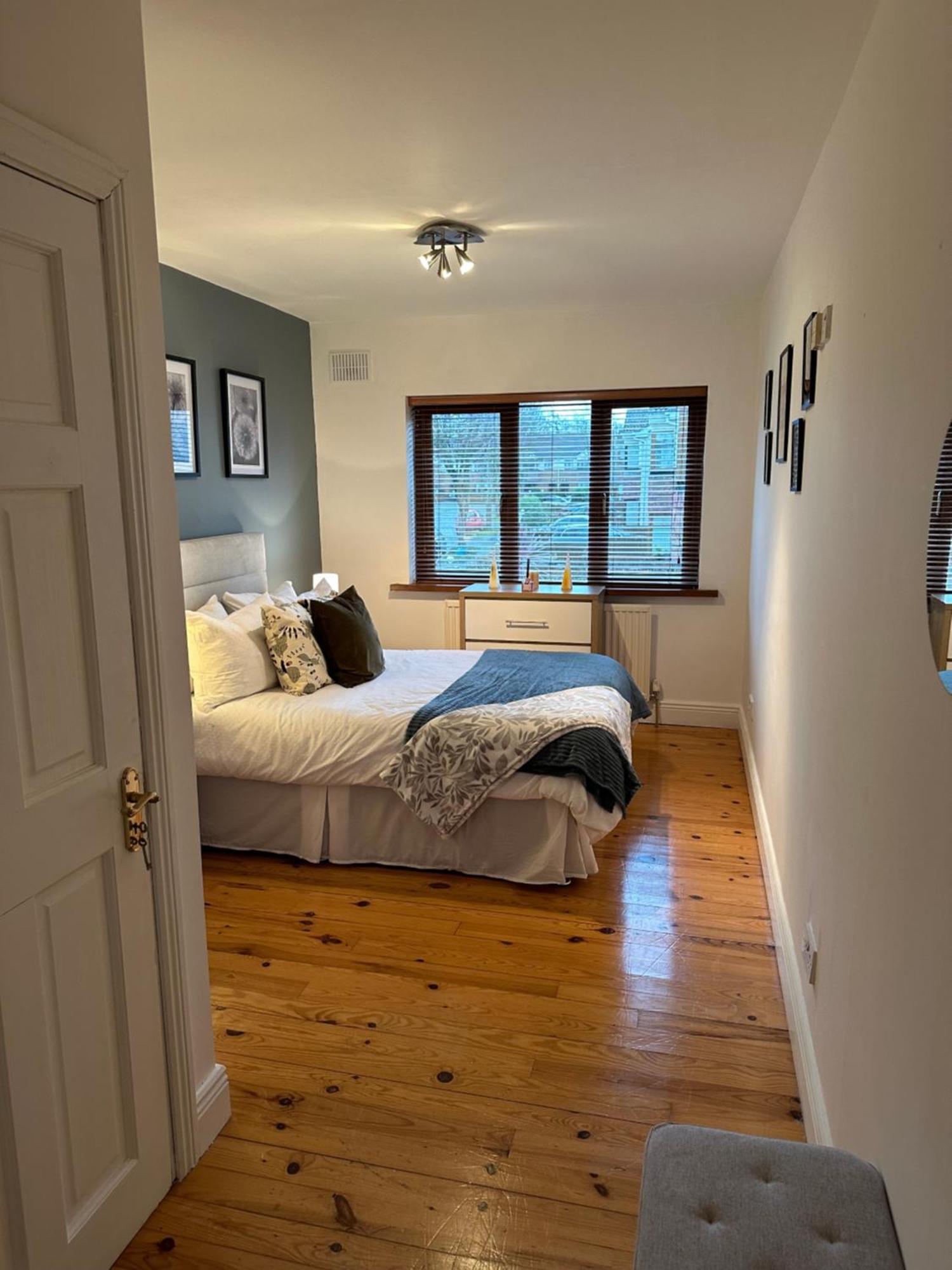 Out In B N B Bed & Breakfast