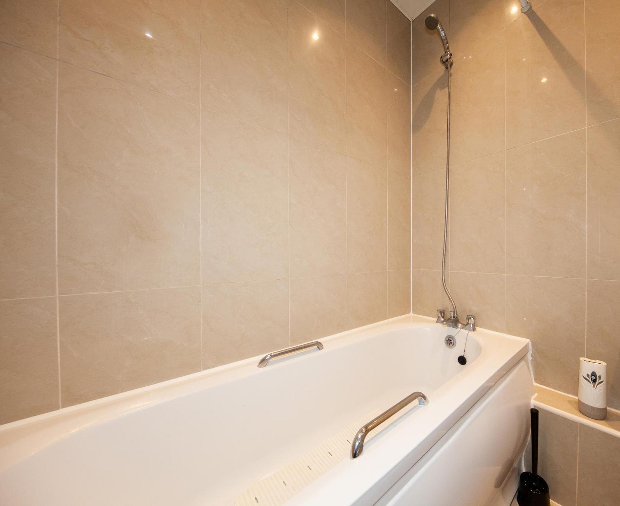 Stylish And Trendy 2br Near Centre Apartment