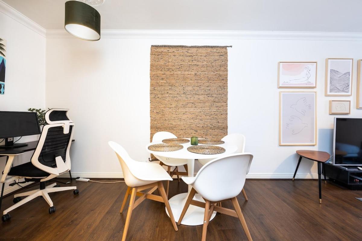 Apartment 2br With Balcony *
