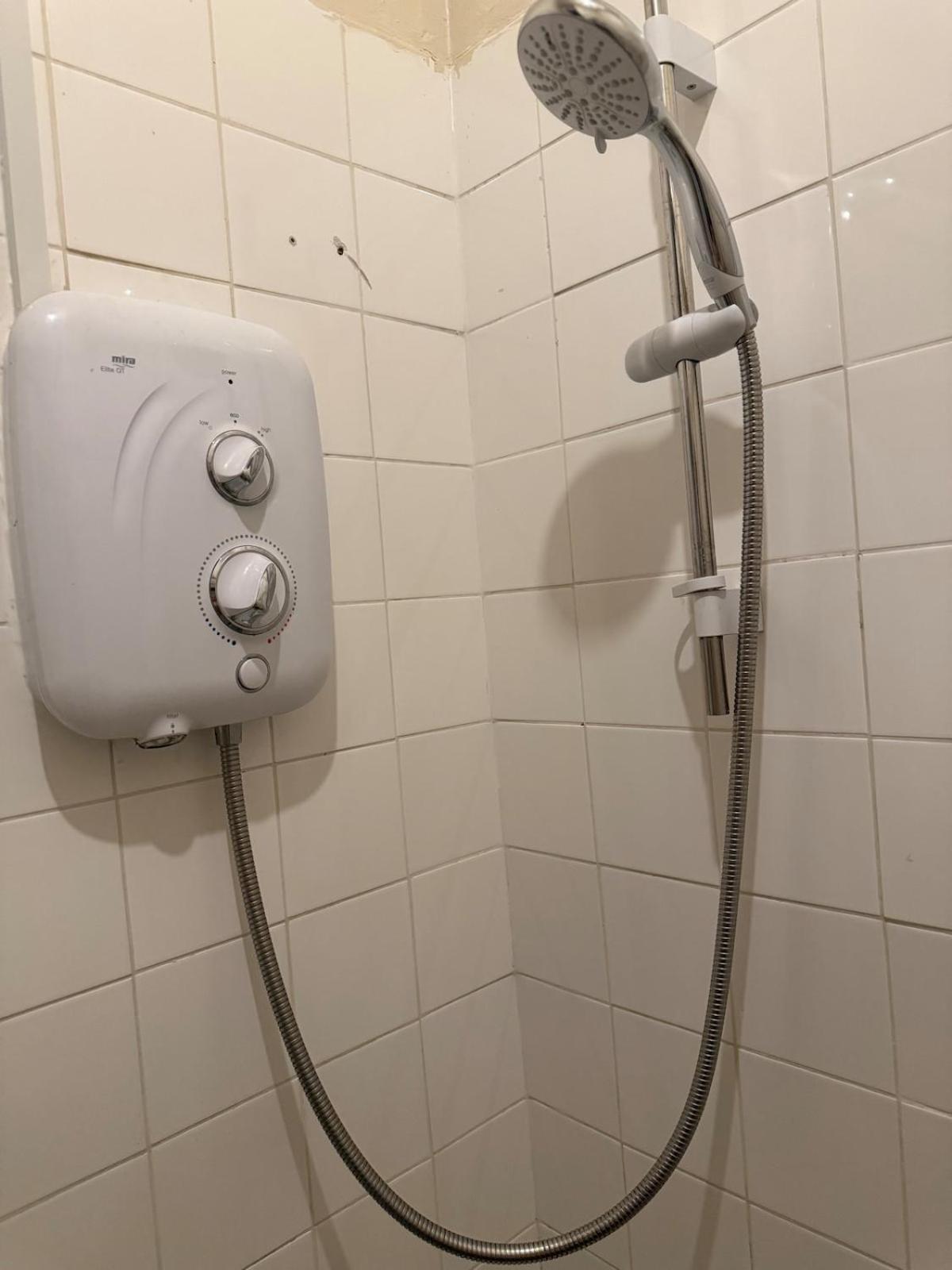 Cosy Flat Located On Town