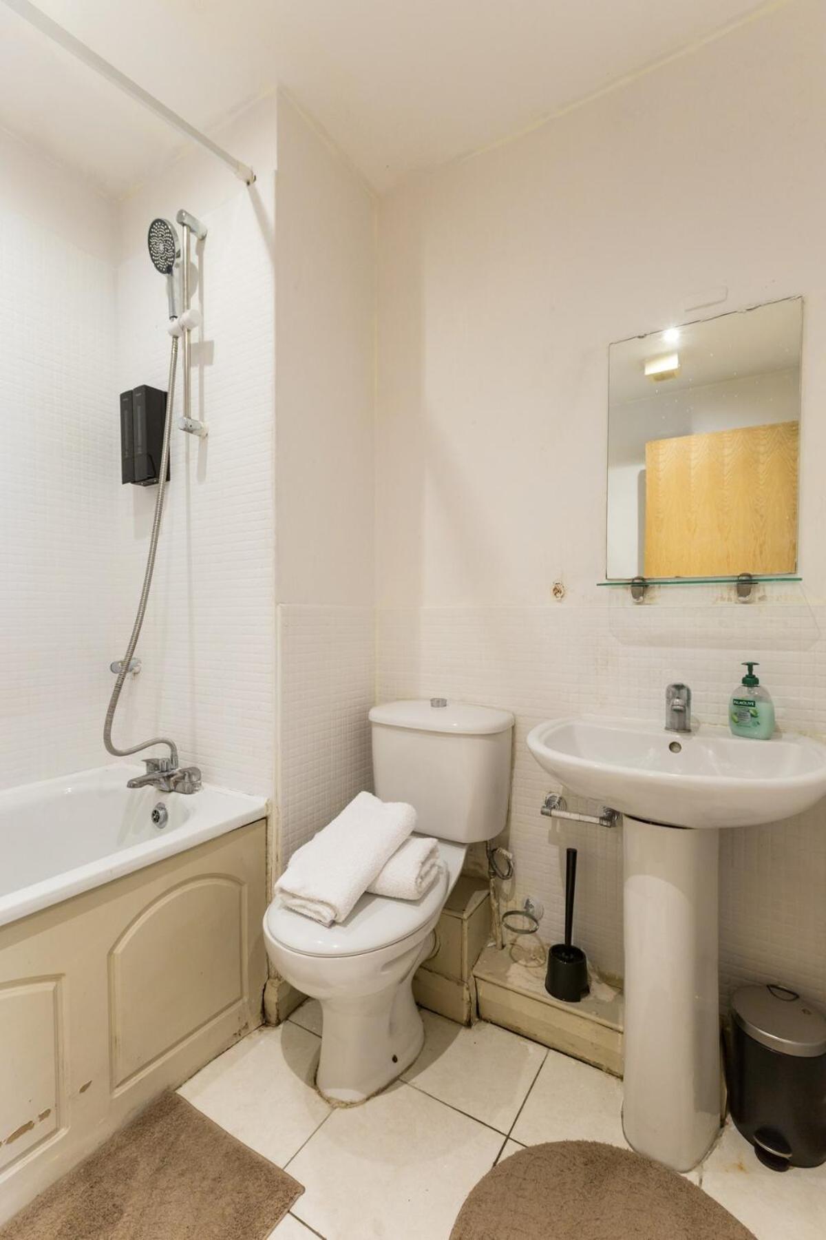 Spacious Two Bedroom *