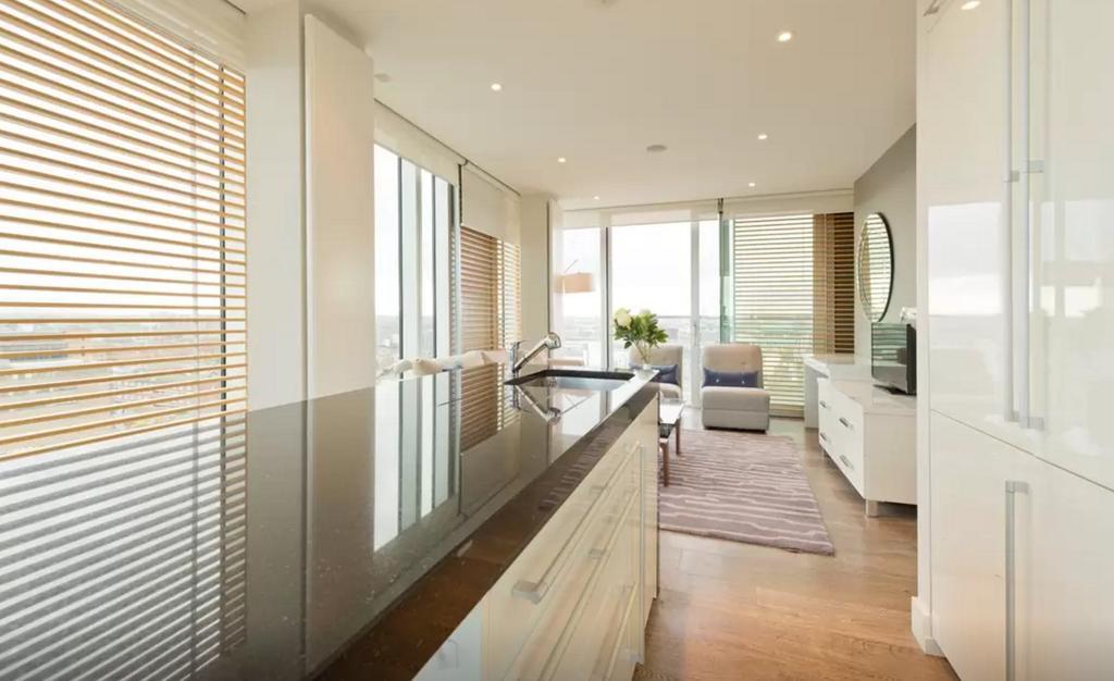 Luxury High-rise Apartment *