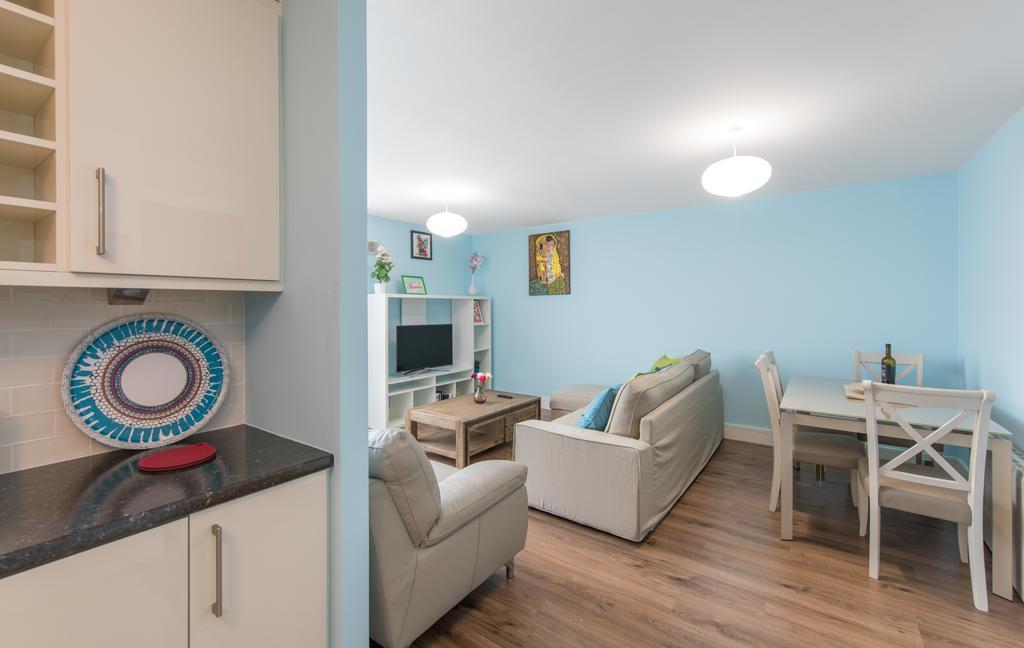 Apartment Spacious 2-bedroom Near O'connell St *