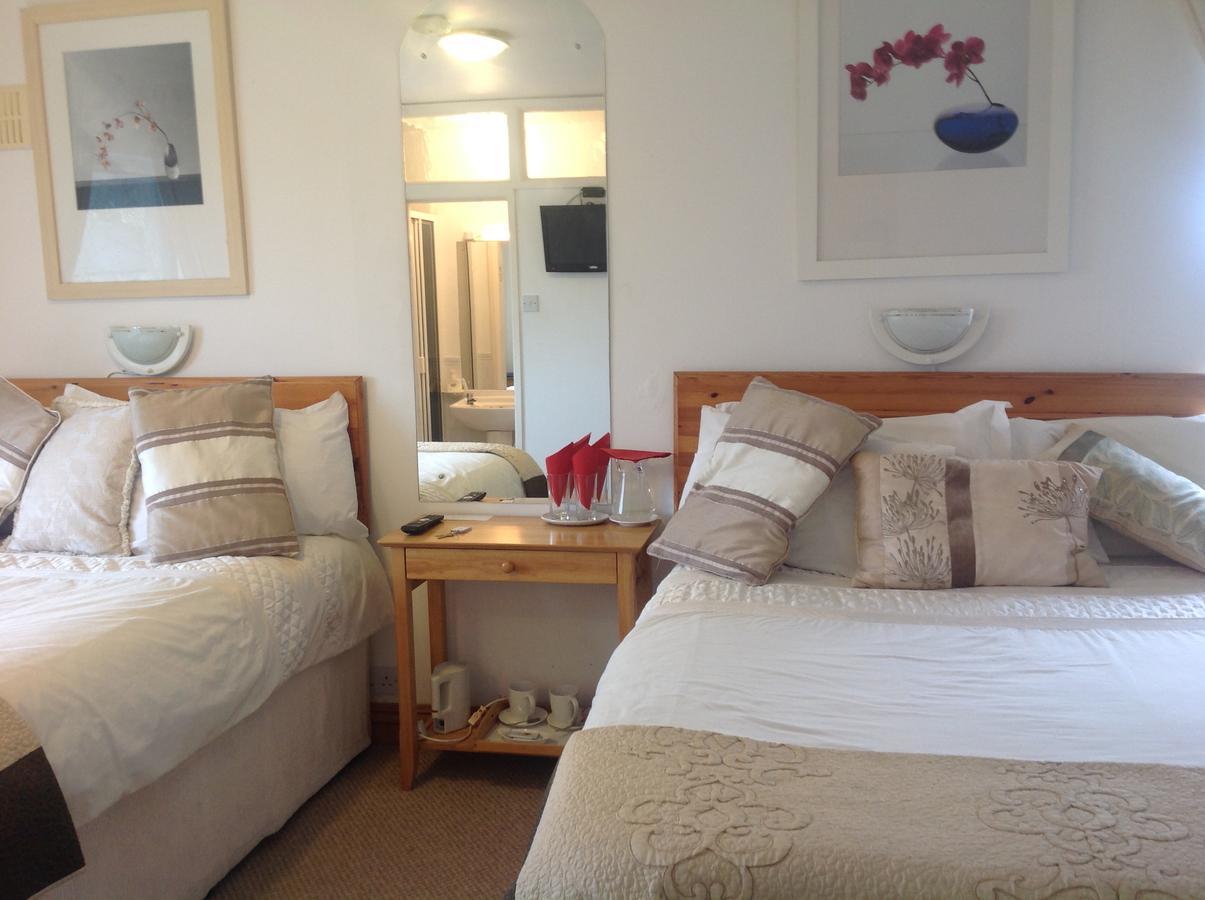 Pebble Mill 3*