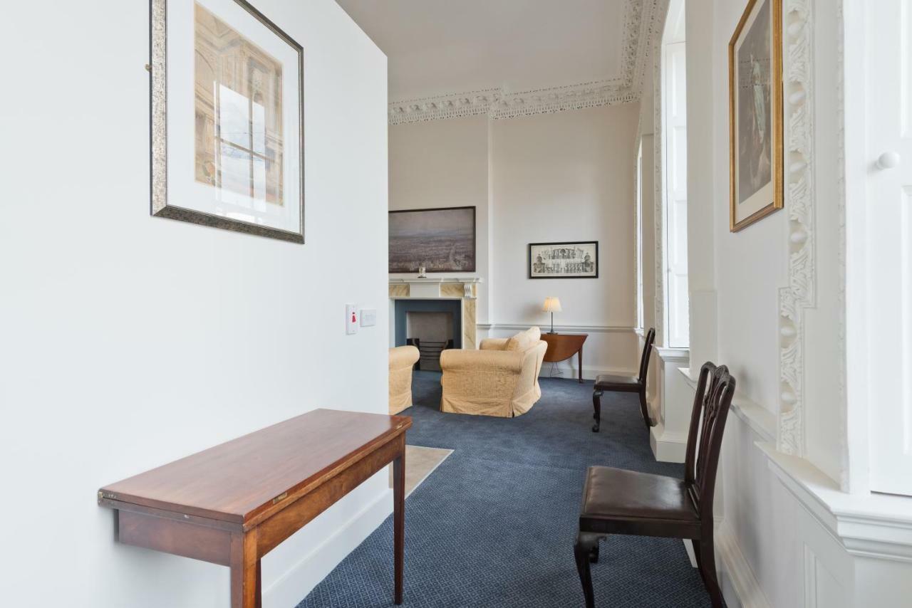 Henrietta Centre Apartment *