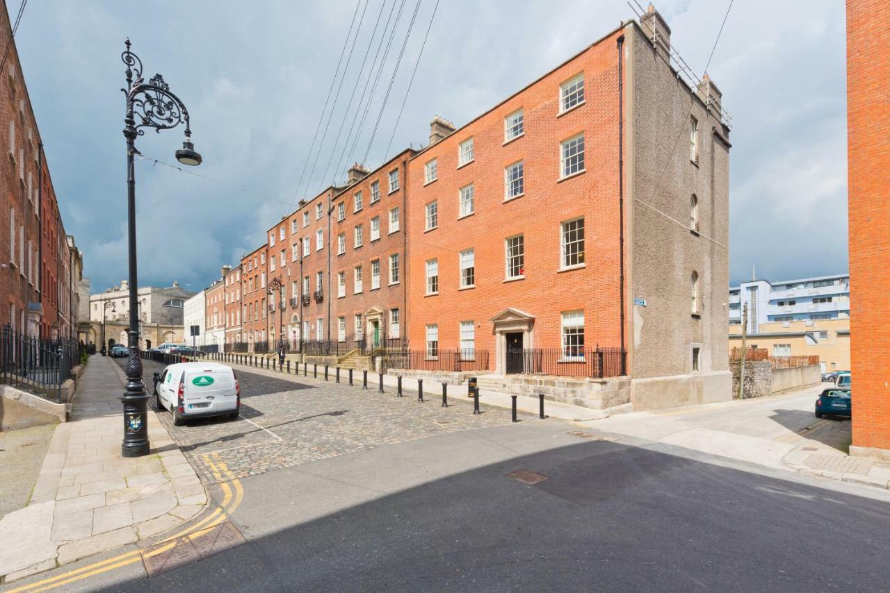 Henrietta Centre Apartment *