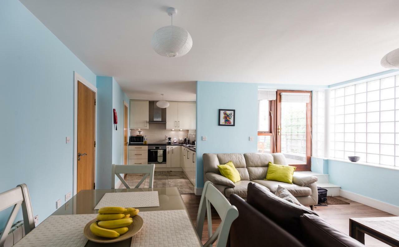 Spacious 2-bedroom Near O'connell St Apartment *