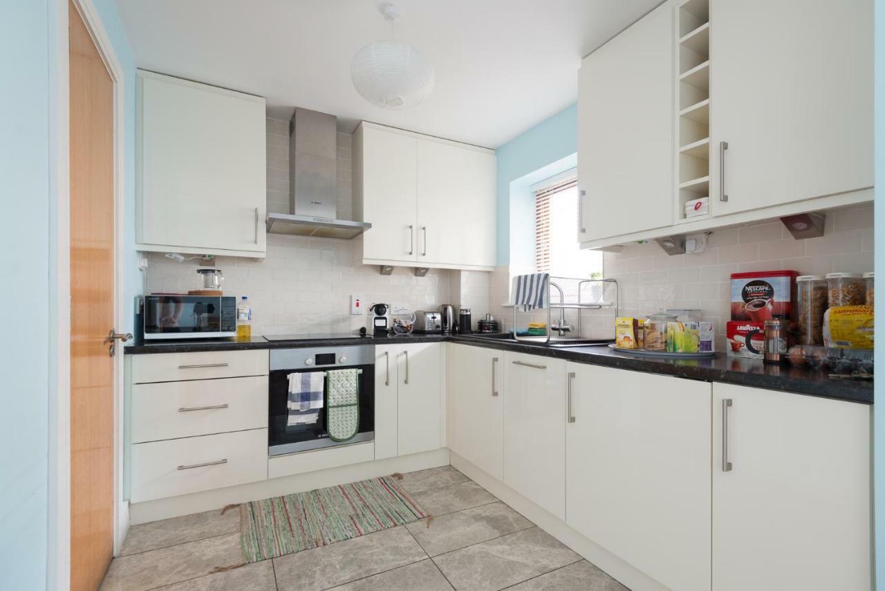 Spacious 2-bedroom Near O'connell St Apartment *