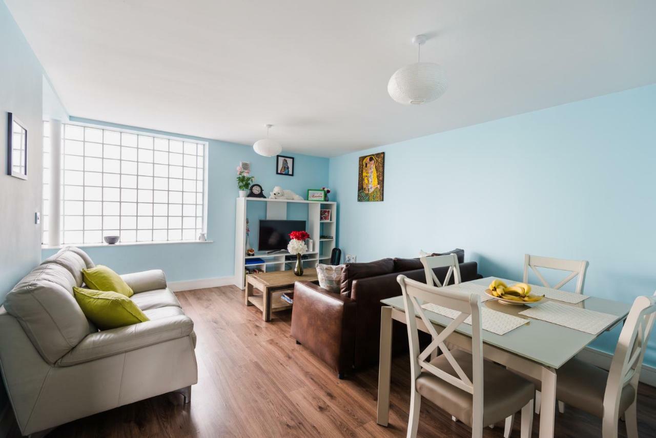 Spacious 2-bedroom Near O'connell St Apartment